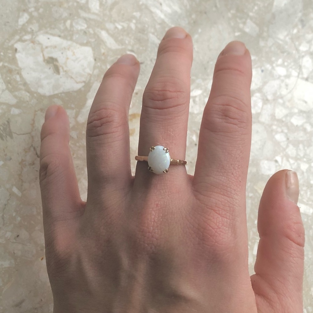 Vintage Opal Oval Yellow Gold Claw Ring - Picture 2 of 12